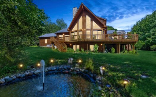 log home on 10 acres in Coloma