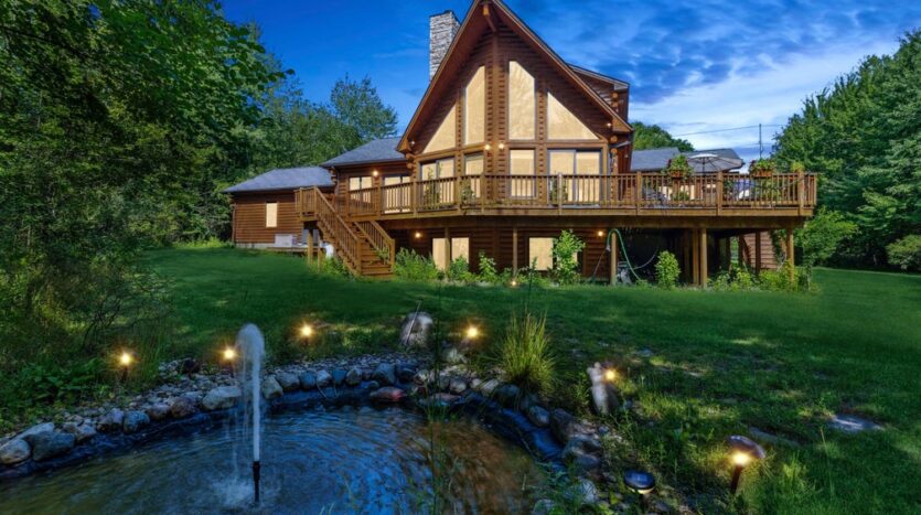 log home on 10 acres in Coloma